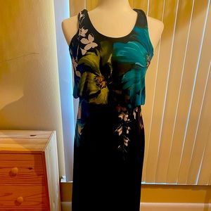 Tropical Maxi dress in stretch fabric.